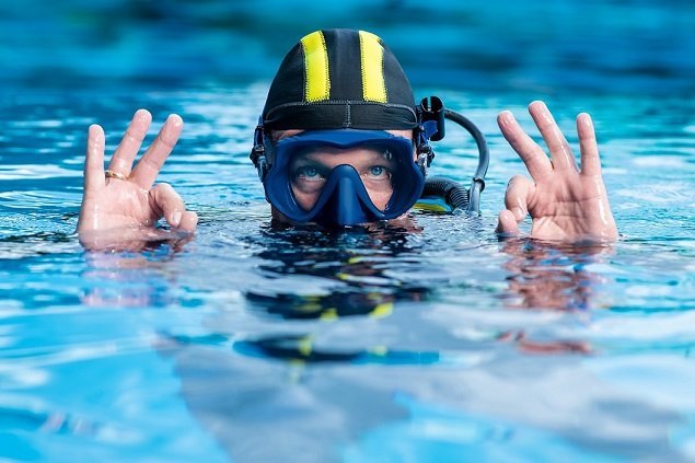 Shearwater Perdix 2 wrist-mounted scuba dive computer with clear digital display and titanium bezel